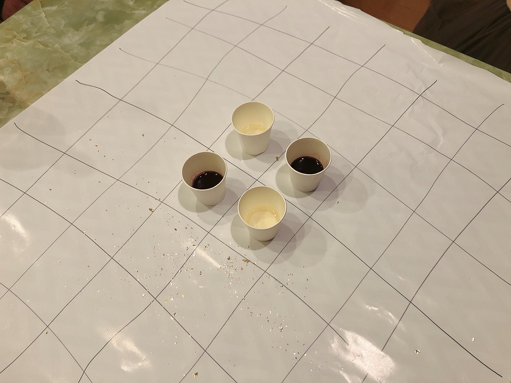 魔女っこれい 昨日は友人の壮行会で チキチキボーンを食べながらあのワインオセロをした ひっくり返したワイン は飲まなければならないので優勢になるほど酔って頭が回らなくなる 悩ましい 真剣にやったのに最後はボロ負けし盤に乗った全てのワインを飲ん 魔女っこれい 昨日は友人の壮行会で チキチキボーンを食べながらあのワインオセロをした ひっくり返したワイン は飲まなければならないので優勢になるほど酔って頭が回らなくなる 悩ましい 真剣にやったのに最後はボロ負けし盤に乗った全てのワインを飲ん