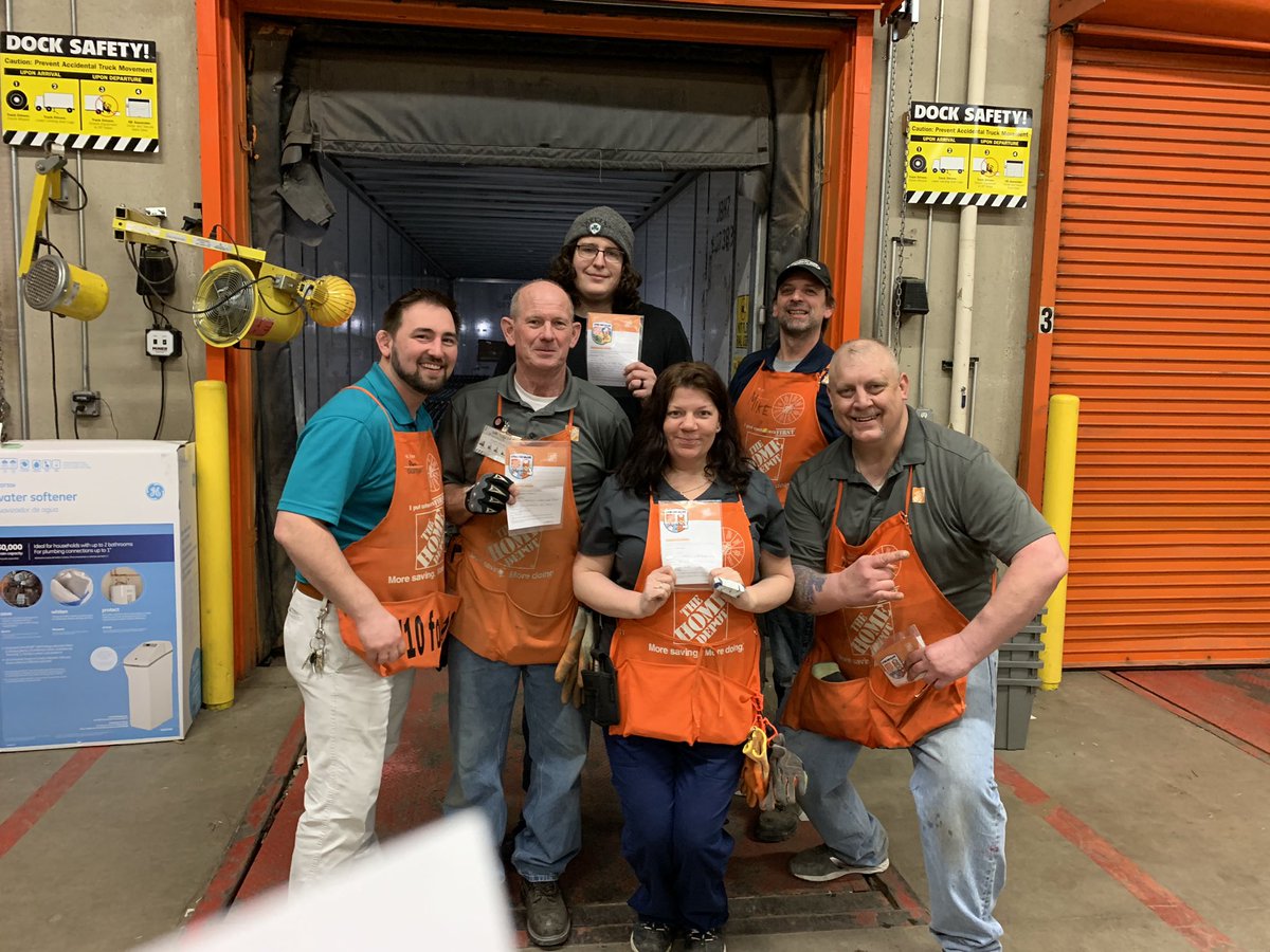 Huge shoutout to my receiving team! John helped with some heavy clean up and bay resetting and the unload team beat the the MINIMUM time for their trailer size meaning they surpassed company expectations! Way to go! <a href="/HomeDepot2770/">The Home Depot Jackson, MI #2770</a> <a href="/brendan_m_burke/">Brendan Burke</a> @GaryKoenesPGA <a href="/Marianne_2017_/">Marianne Allen</a>