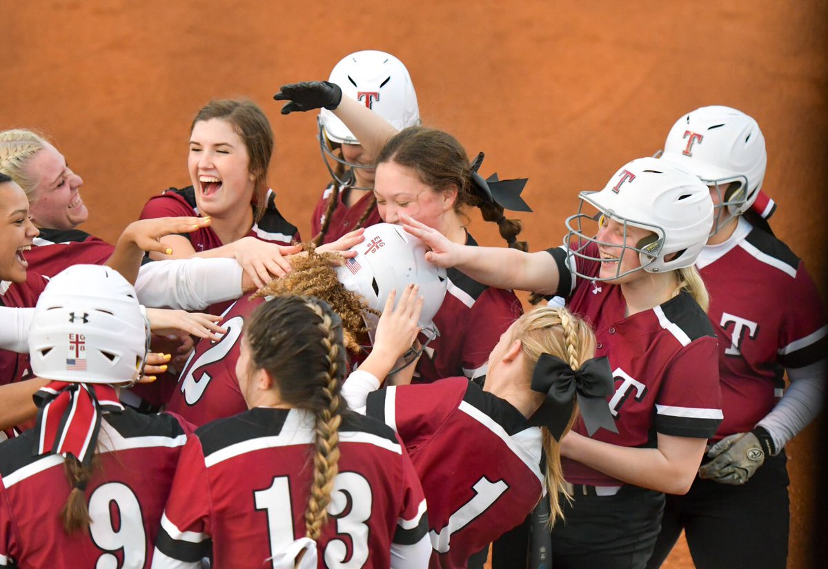 ZachBirdsong's tweet photo. Final: Tullahoma softball beats Franklin County 11-4; Lady Wildcats improve to 2-0 on the season https://t.co/wnpShCcJbU