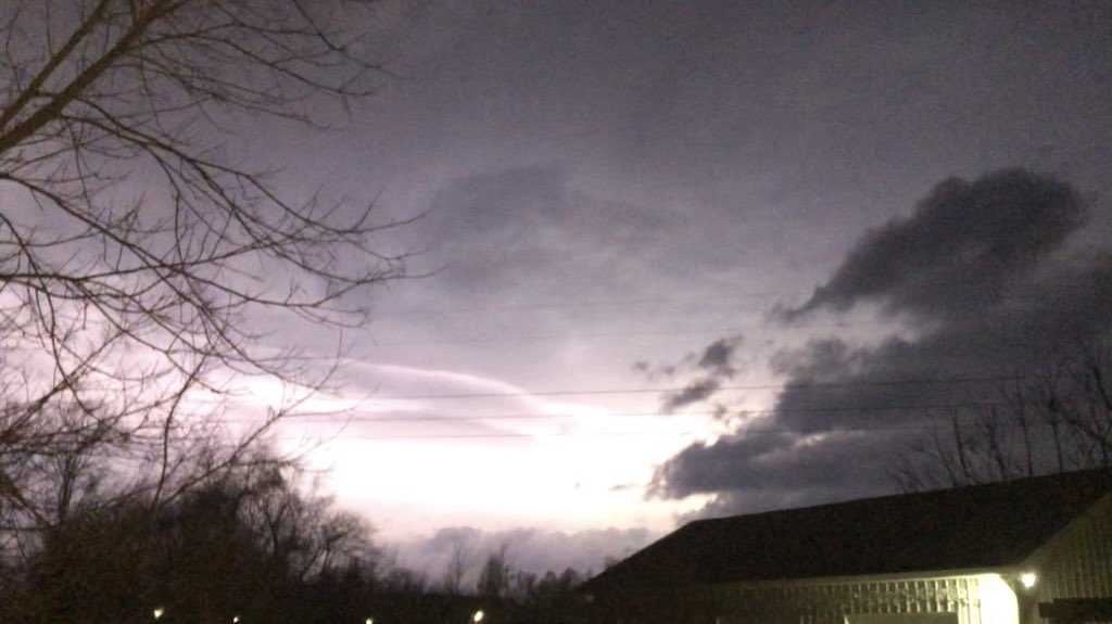 Camo_Spider's tweet photo. This storm has a great light show #kywx #AlphaKY @Kentuckyweather https://t.co/HJxji3rda2
