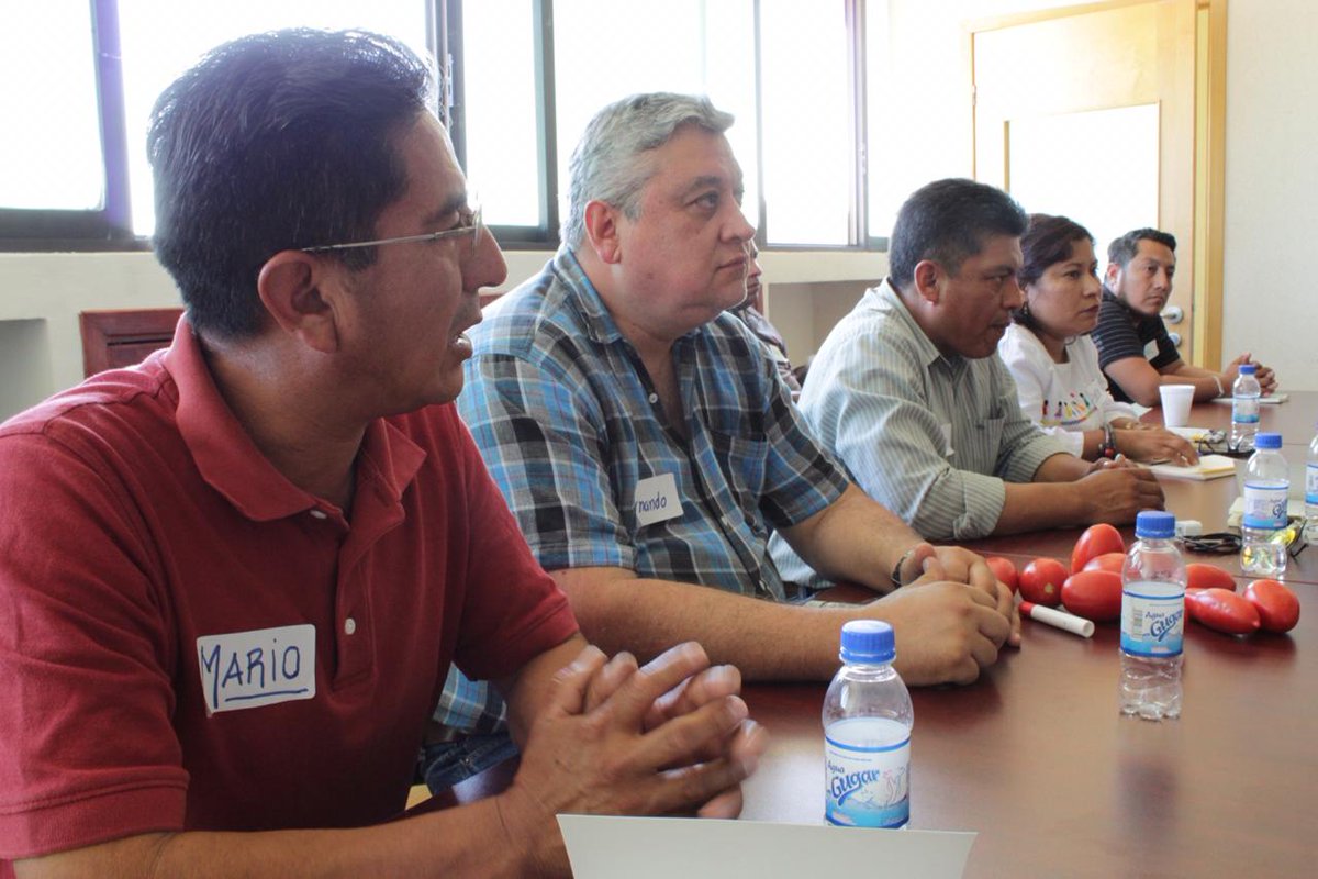 SEFADER_GobOax's tweet photo. Culmina curso con base al proyecto de acompañamiento técnico FAO-SEDAPA: “Comercialización para Pequeños Productores de Oaxaca", impartido por el Lic. Eloy Martínez, Ing. Genaro García y MVZ. Miguel Molina de la @FAOMexico a productores de maguey, tomate, miltomate y aguacate. https://t.co/7ArVy95L8l
