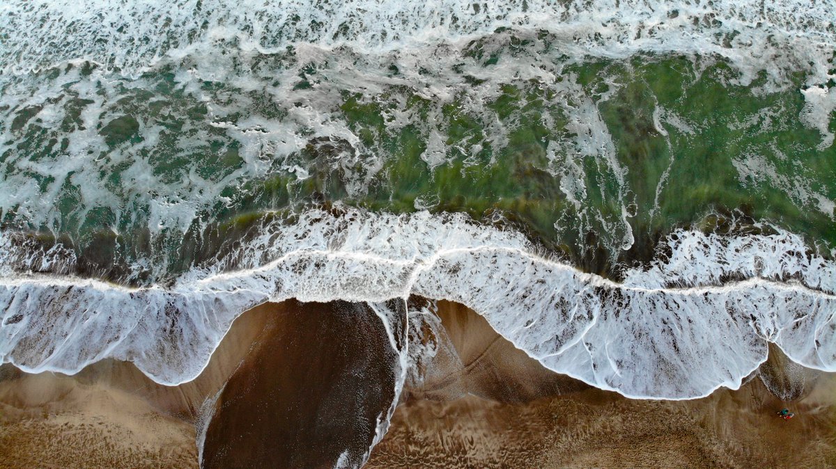 GoDronear's tweet photo. 🌊🏄
Barrenamos esas olas?
-
-
-
#Mar #arena #olas #Sol #Sun #ValeriaDelMar #Pinanar #Carilo #Drone #Dji #Djiglobal #Pic #Aerial #Air #Shot #Love #Fly #Great_Captures_Argentina #Drone #Dronepicture #DroneOfTheDay #DroneOfficial #Instadroned #Dronepicture #VisitArgentina https://t.co/DG9FZM8xMd