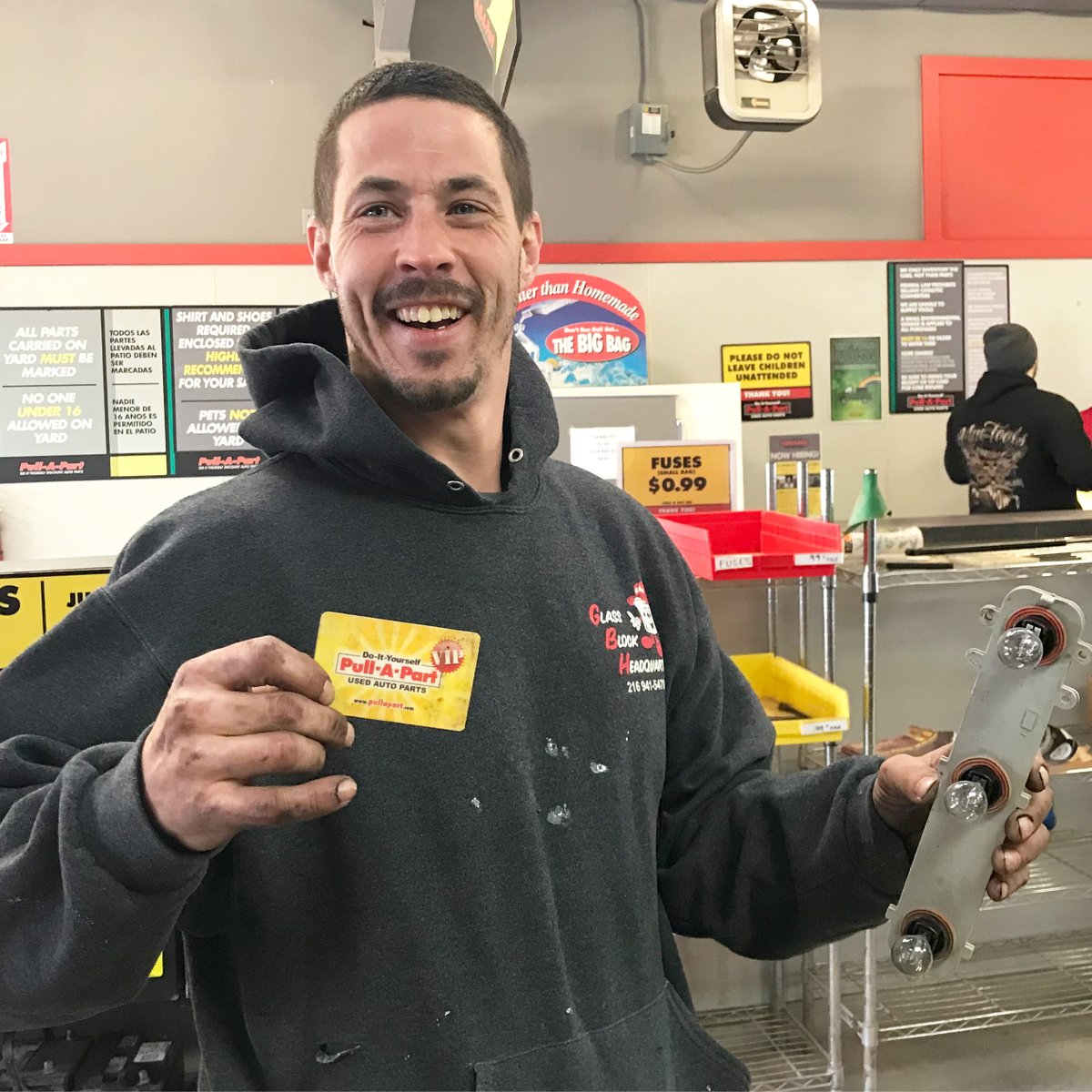 PullAPartAuto's tweet photo. How long have you had your VIP card?!!! Our buddy Eric is putting his to good use!
.
#PullAPartLife #VIP #DIY #UsedAutoParts #OnTheYard #SalvageYard #Salvage #CarParts https://t.co/uDQ2pA9kAQ