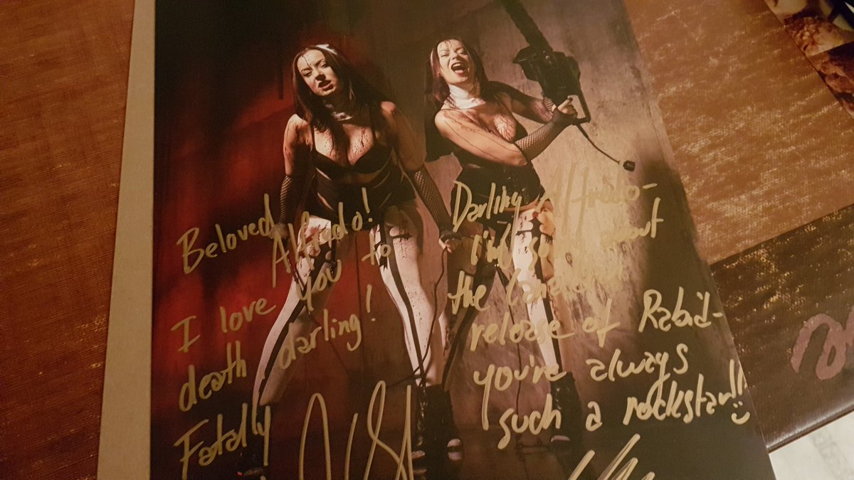MasinAlfredo's tweet photo. **MAIL DAY**
❤❤❤❤❤❤❤
Is this gorgeous or what???!
Thank you @twisted_twins !!!
I absolutely LOVE this!!
#QueensOfHorror #Bloody #sexy
#filmmakers #indie #CdnPride
😍💀❤😍💀❤ https://t.co/rDpvaJEbTS