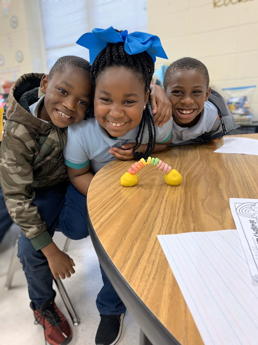 murray2nd's tweet photo. Spring Stem Day! We made rainbows 🌈 using our math skills, play dough, paper clip, and fruit loops! @ReeThomas_3 @EaglesGrant @GrantPrincipal @MobilePublicSch https://t.co/fve0lnxh26