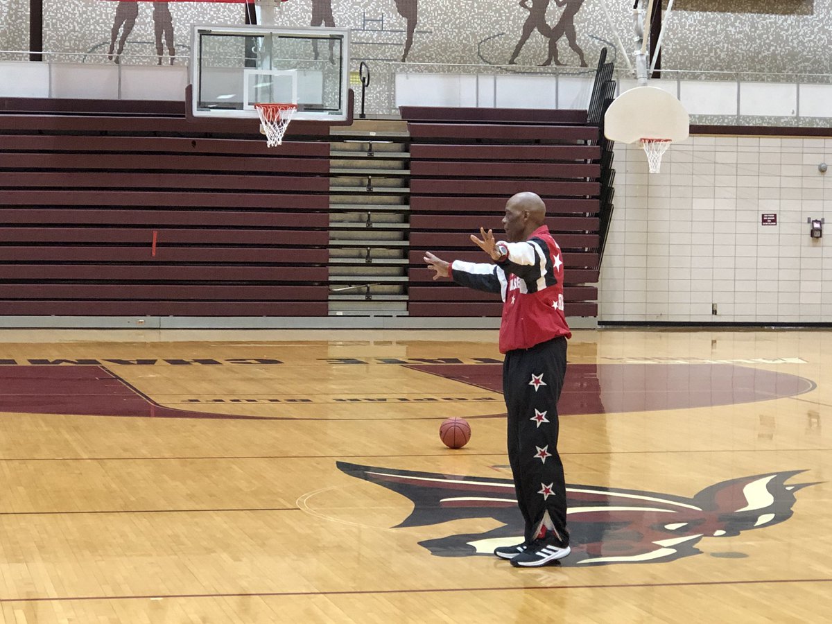 PB_MiddleSchool's tweet photo. Captain Magic Valentino comes to PBMS.
#bluffms https://t.co/5ivdejBnSq