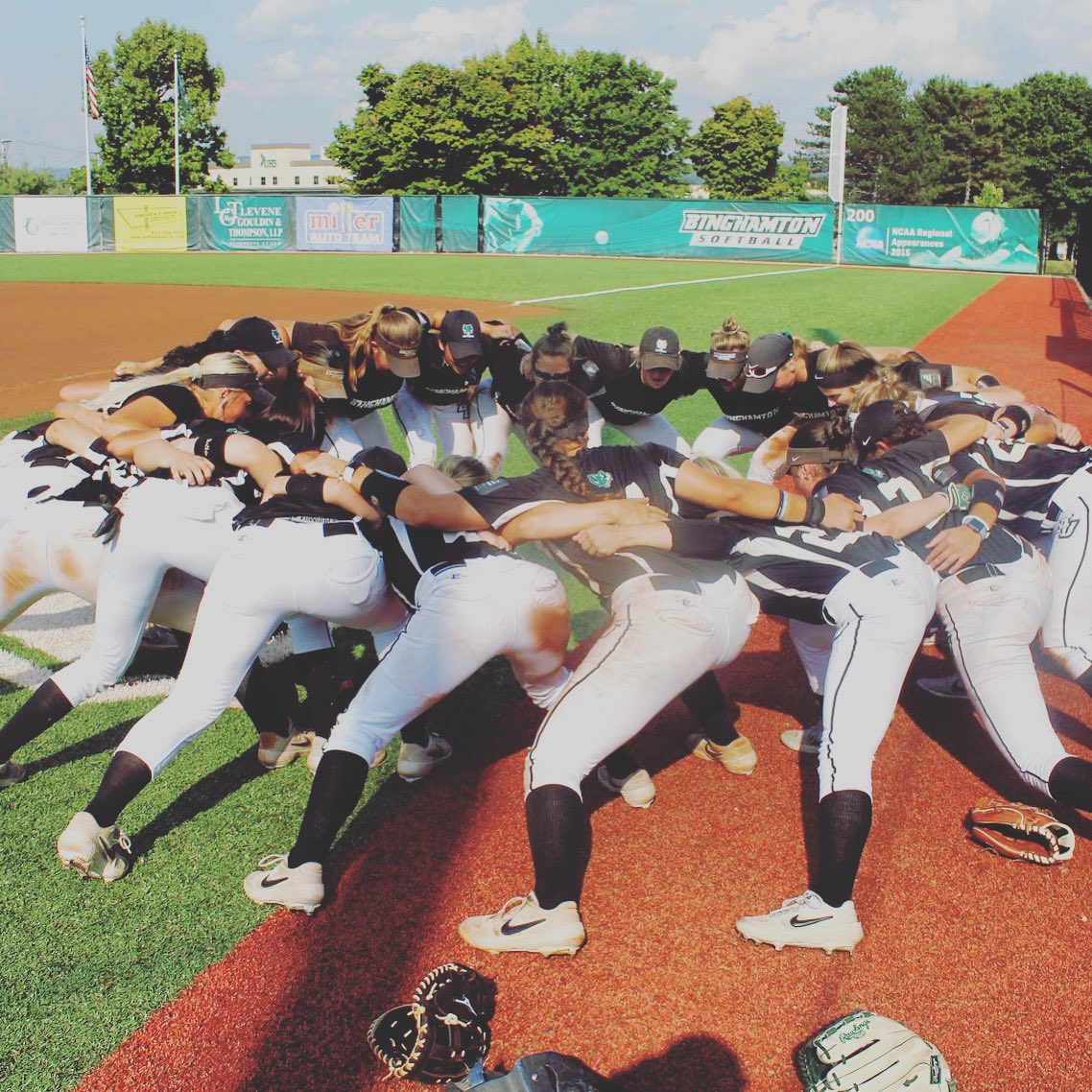 BinghamtonSOFT's tweet photo. “I got your back” 💚 https://t.co/HeX9dGQyiI
