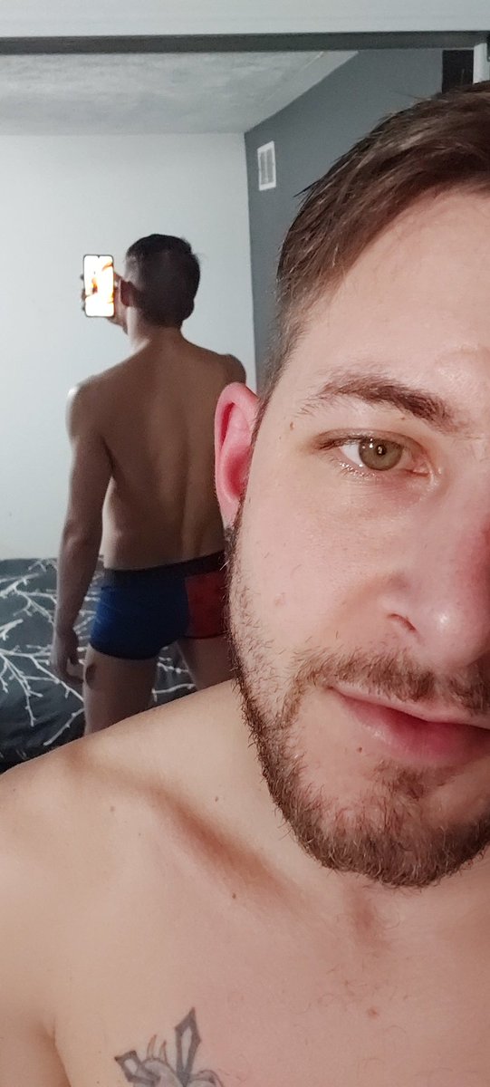 SkingYas's tweet photo. @LHickman360 Only a few left at 3 bucks, just dropped my first cumshot, come check me and my 7 inch pretty cock 😉 https://t.co/iDgHzxXaa1 https://t.co/P1LTuIrLPV