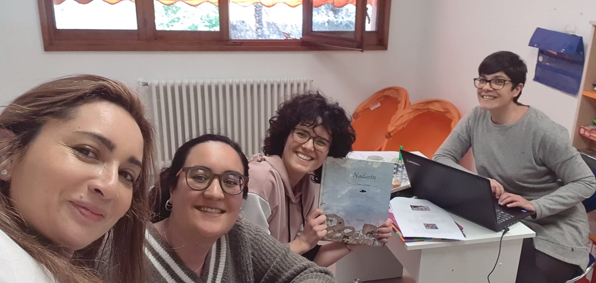 CeliayPepeCole's tweet image. Gracias a @SmartM_Learning por ayudarnos a organizar la plataforma a través de la cual estaremos trabajando con nuestros alumnos de manera remota.