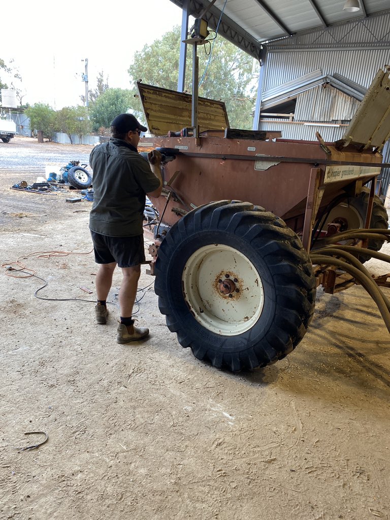 JoshBibby4's tweet photo. Should help get a few more ha out of the old air seeder #sheepfeed #ormondefarms https://t.co/8Fs4Cr49wT