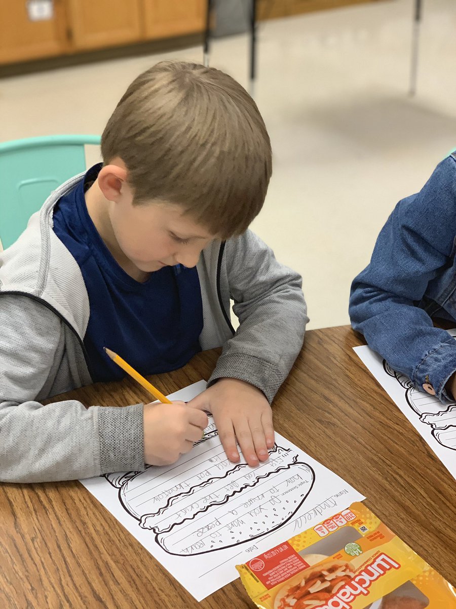 owenshilliary's tweet photo. Second grade is working on developing paragraphs. What better way than making pizza during tutoring! Ss used the packaging to look for words to use in their paragraphs! #usingresources #paragraphs #pizza https://t.co/pKMRF8HAE1