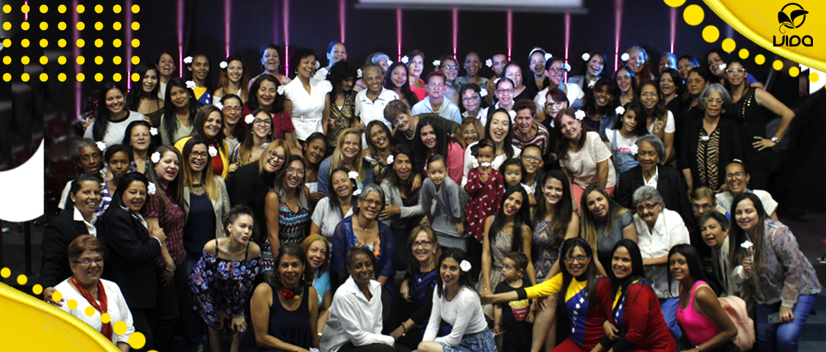ividaoficial's tweet photo. 9 En cuanto a las mujeres, quiero que ellas se vistan decorosamente, con modestia y recato, sin peinados ostentosos, ni oro, ni perlas ni vestidos costosos. 10 Que se adornen más bien con buenas obras, como corresponde a mujeres que profesan servir a Dios.

1 Timoteo 2: 9-10 https://t.co/S0ukaiSbuu