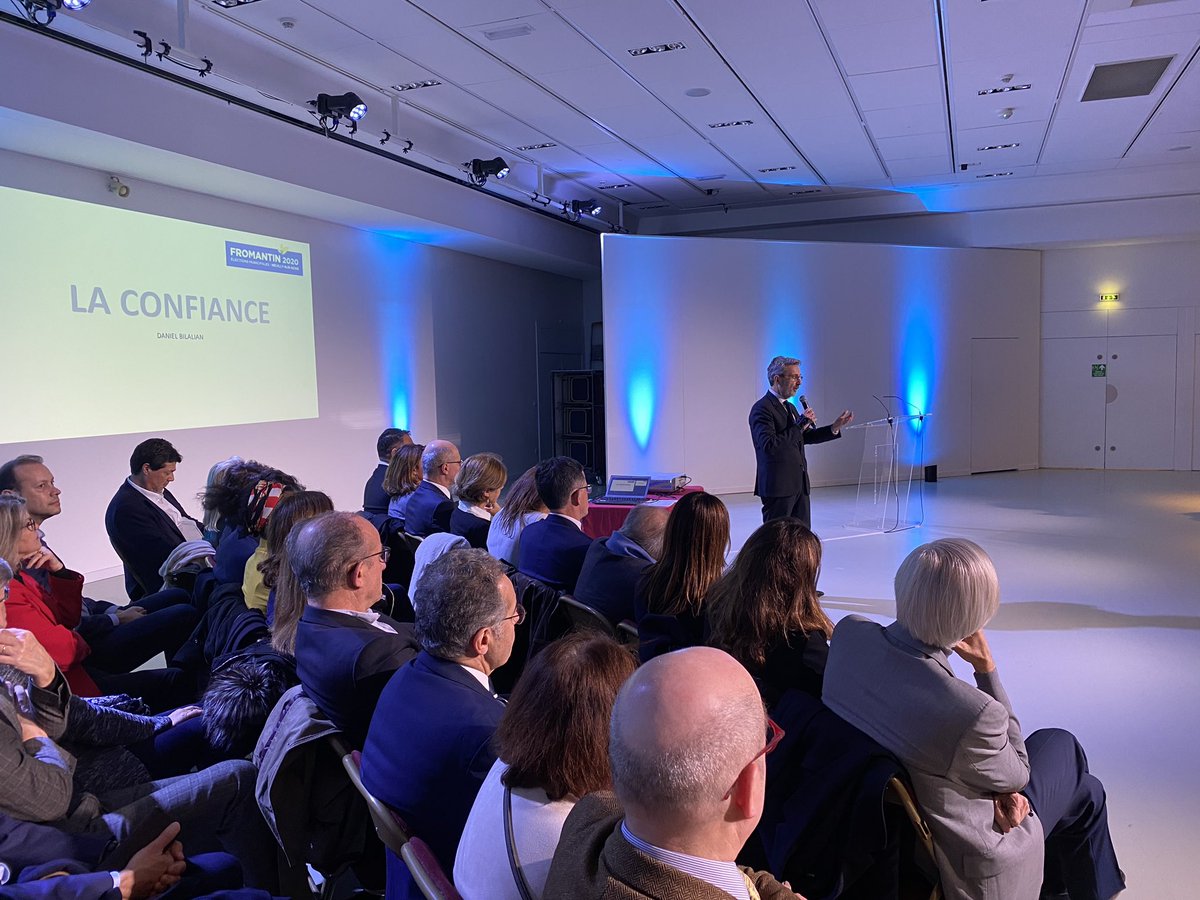 JeandeRB's tweet photo. Malgré le #Coronavirus, très importante participation ce soir à la réunion publique @fromantin2020 => bilan de campagne, synthèse du #projet #PourNeuilly par @JCFromantin &amp; 12 colistiers + rappel des préoccupations prises pour aller voter dimanche #Municipales2020 #Neuilly https://t.co/Ti12lHMcMu