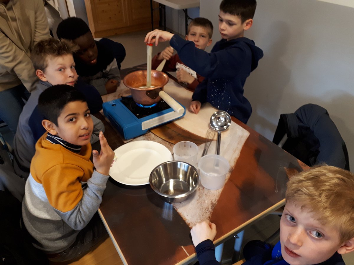 CE2ColombChtx's tweet photo. Et demain,  dégustation de notre fromage! Nous avons appris à reconnaître les vaches savoyardes et à déguster le reblochon. https://t.co/zqhxESUWQx