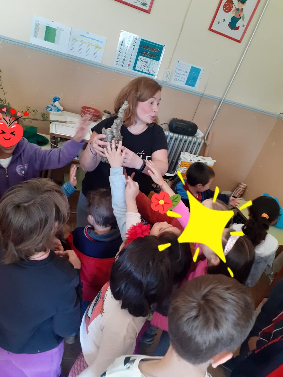 GemaCra's tweet photo. Los miércoles cambiamos el aula de #aprendizaje. Aprendemos en el #semillero y en el #huertoescolar.@Inma48120381 nos transmite todos sus conocimientos de #EdAmbiental. #gracias #huerto #miercolesdiferentes #salimosdelaula @educacyl https://t.co/EzTopFB7R8