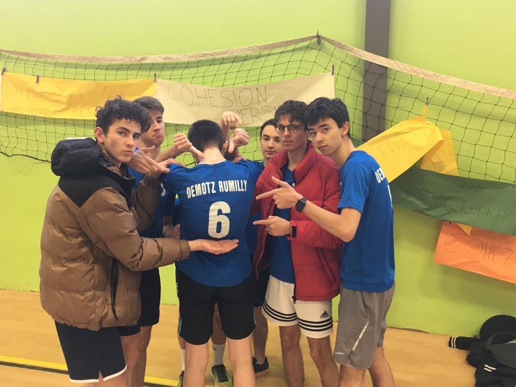 DemotzGS's tweet photo. Championnat national de volley à Rennes 
Très bonne ambiance pour cette dernière journée. Merci aux organisateurs!
Bravo à Félix qui ramène une récompense pour l’arbitrage 👏 https://t.co/89qT9R4fHi