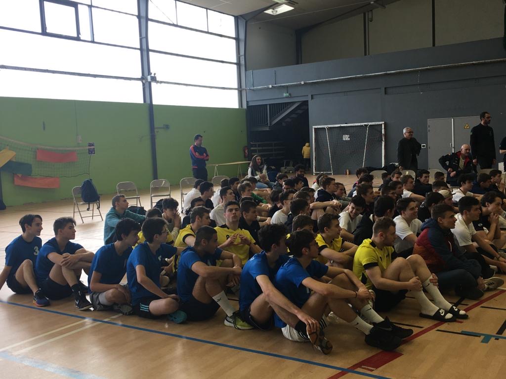 DemotzGS's tweet photo. Championnat national de volley à Rennes 
Très bonne ambiance pour cette dernière journée. Merci aux organisateurs!
Bravo à Félix qui ramène une récompense pour l’arbitrage 👏 https://t.co/89qT9R4fHi
