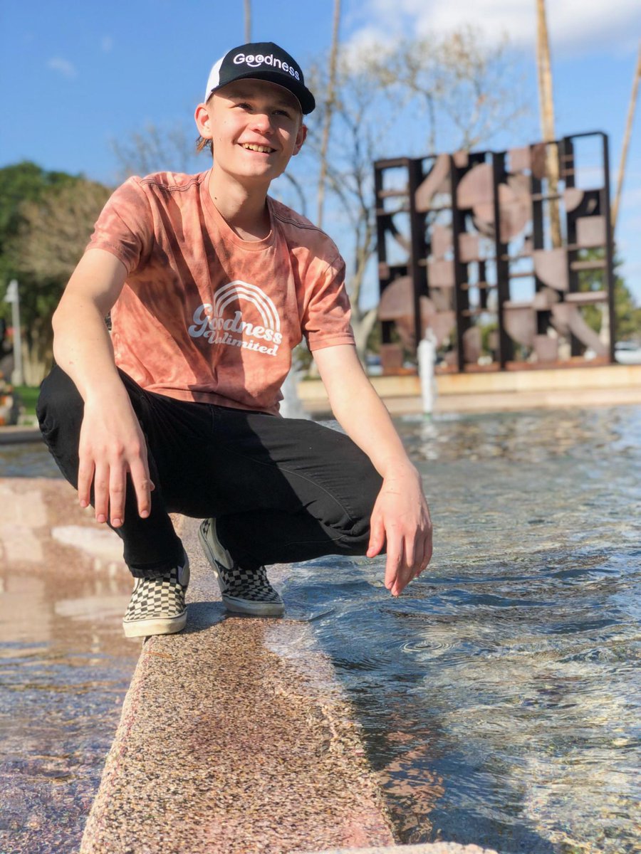 Goodness_Unltd's tweet photo. Goodness Unlimited believes thoughts, words, and actions can transform ourselves and our world for the better! When wearing  Goodness Unlimited apparel you make a statement about your life perspective while making a difference in the world! #bethechange 😀 https://t.co/APXHgF4EnY