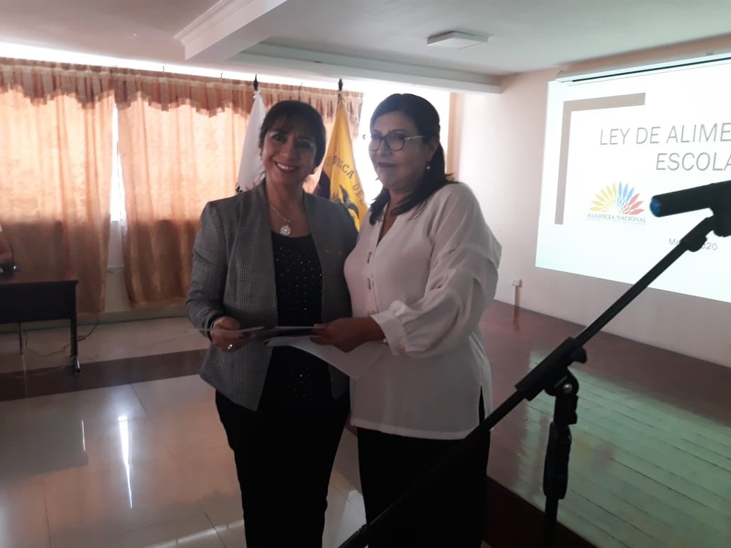 silviasalgadoan's tweet photo. Hacemos entrega simbólica de la #LeyAlimentaciónEscolar aprobada por la @AsambleaEcuador al Ing. @DiegoPereira45 Director Provincial del MAG, @salgado_myrian Concejala del GAD Ibarra, @Anita_salud representante de @condersine quienes aportaron a la construcción de esta normativa. https://t.co/k6ylNXs8nQ