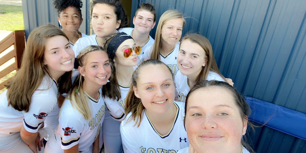 BishopSoftball's tweet photo. T O N I G H T ! 🚨 🥎 
Join us for our home game at 7pm, against Central high school! 
#itsgameday #Canes #Bishop 🥳 https://t.co/divzo245wg