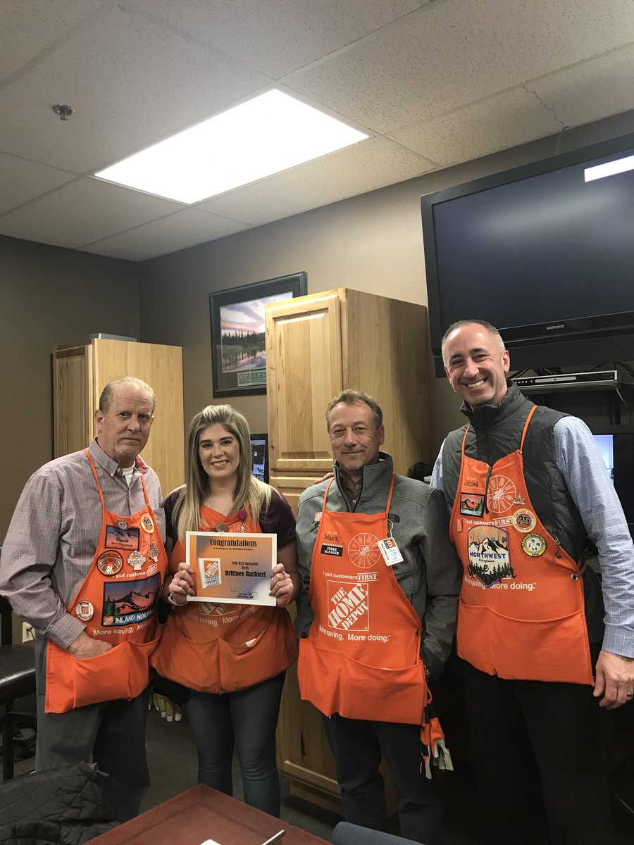 Awarding Brittnee Top D23 Specialist for 2019 in D198 #pnw4thewin, ⁦<a href="/JasonBallDM198/">Jason Ball DM198</a>⁩ ⁦<a href="/Mark_Cooper_198/">Mark Cooper</a>⁩ ⁦<a href="/CorporateLarry/">Larry Lane</a>⁩ ⁦<a href="/BlankenshipSB/">Shawn Blankenship</a>⁩ ⁦<a href="/THDPNWPride/">Michele Rustvold</a>⁩