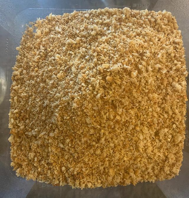 kingstonbread's tweet image. A tiny dream realized tonight: we made our own Panko from our own milk bread. We’re going to take that Panko and use it to coat whey brined chicken which we’ll fry like katsu and put on some more slices of milk bread. It’s going to be banging in that ful… ift.tt/2WaBNvt