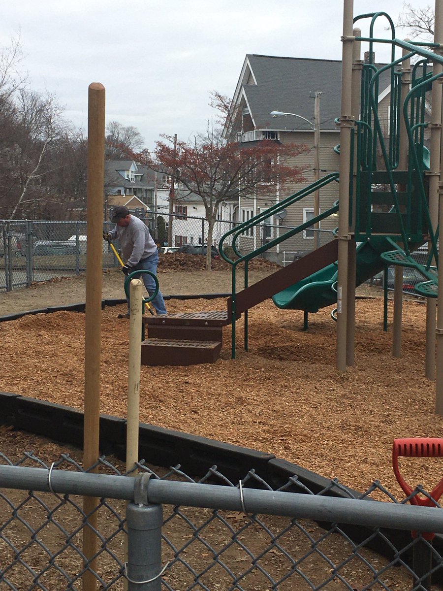 HarrisSchool039's tweet photo. Hey Woonsocket Facility Guys!!  Thank you very mulch!!! You have made 450 students and staff very happy at Harris School https://t.co/KTbbIsGmIe