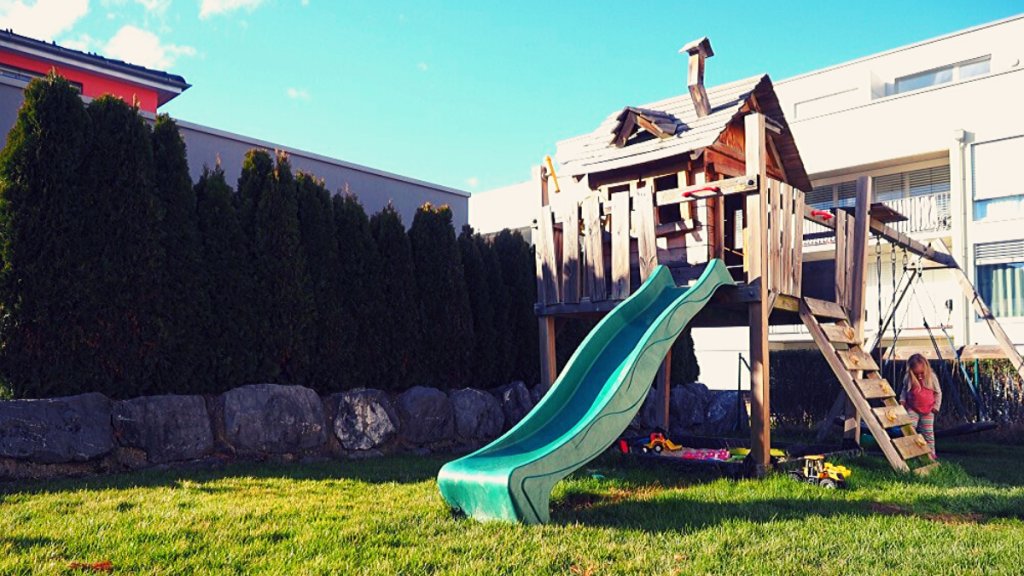 Lorelai5's tweet photo. Unser Outdoor Spielplatz zuhause im Garten - Wickey Spielturm mit Rutsche, Schaukel, Haus und Sandkasten. https://t.co/BuOBFpY3Hy https://t.co/8zr72fQLxH