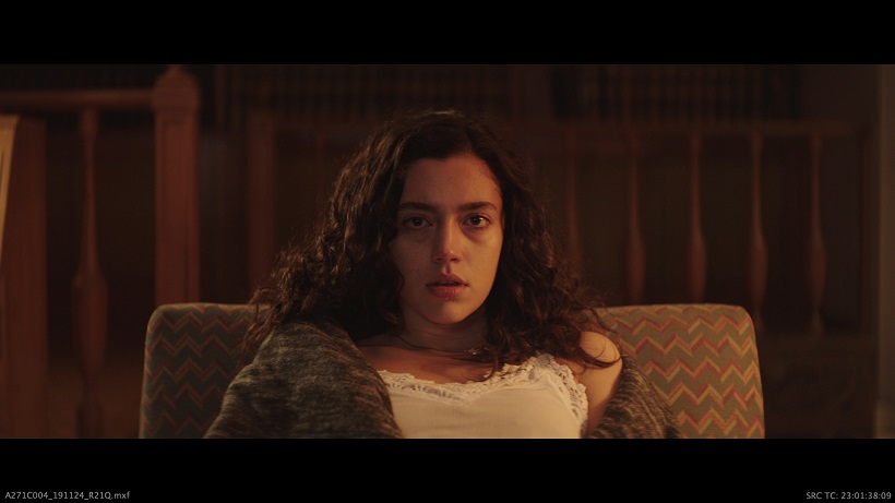 ‘Farah’ Producer Reine Issa: “Mental health is still a very taboo subject in Lebanon and everywhere else in the world for that matter. It’s important however to talk about it, as I believe that one’s wellbeing is vital.”
 
Photo Stephanie Atala as ‘Lina’ in ‘Farah’.