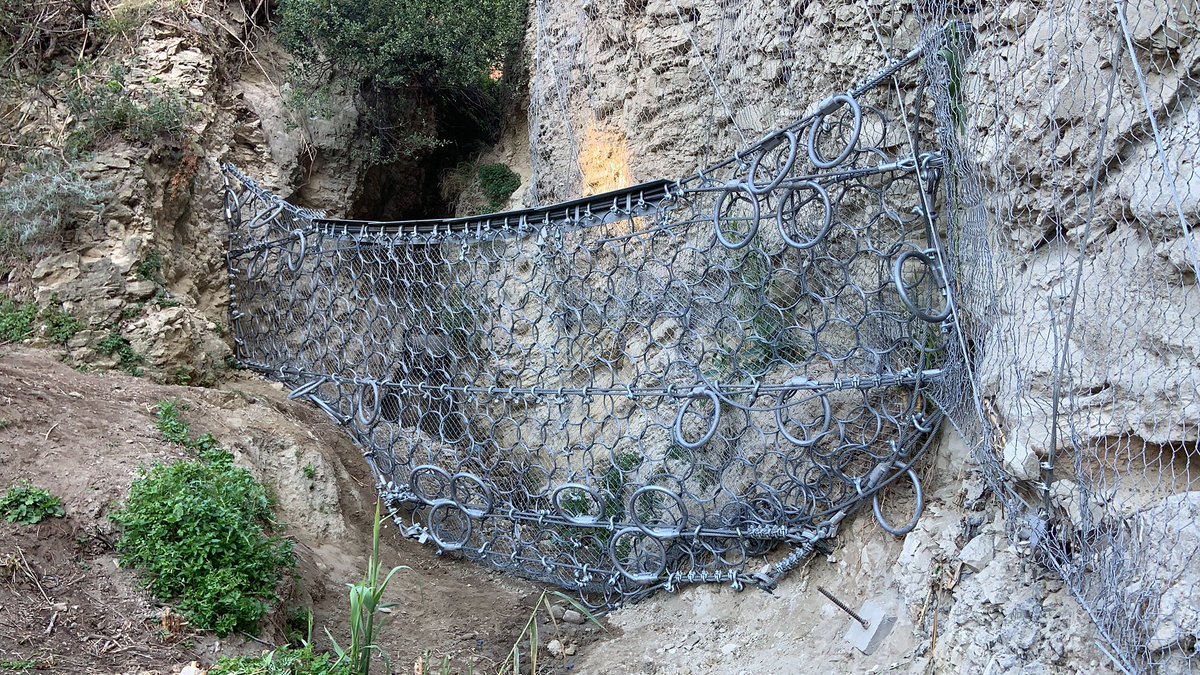daca_consol's tweet photo. Finito!!! 💪🏻💪🏻💪🏻 ultime 4 montate #debrisflowbarrier @geobrugg https://t.co/8Z1y7lEOty