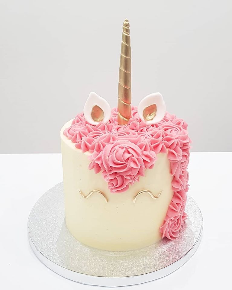 leblogdessoeure's tweet photo. Meilleurs gâteaux d’anniversaire colorés et personnalisés 
https://t.co/tHR4M78PpD
#gateaux #anniversaire #cakes #birthday #genoise https://t.co/01RapLvlfi