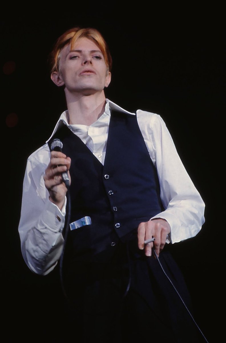 gallerybowie's tweet photo. https://t.co/f1sXeoBhTN