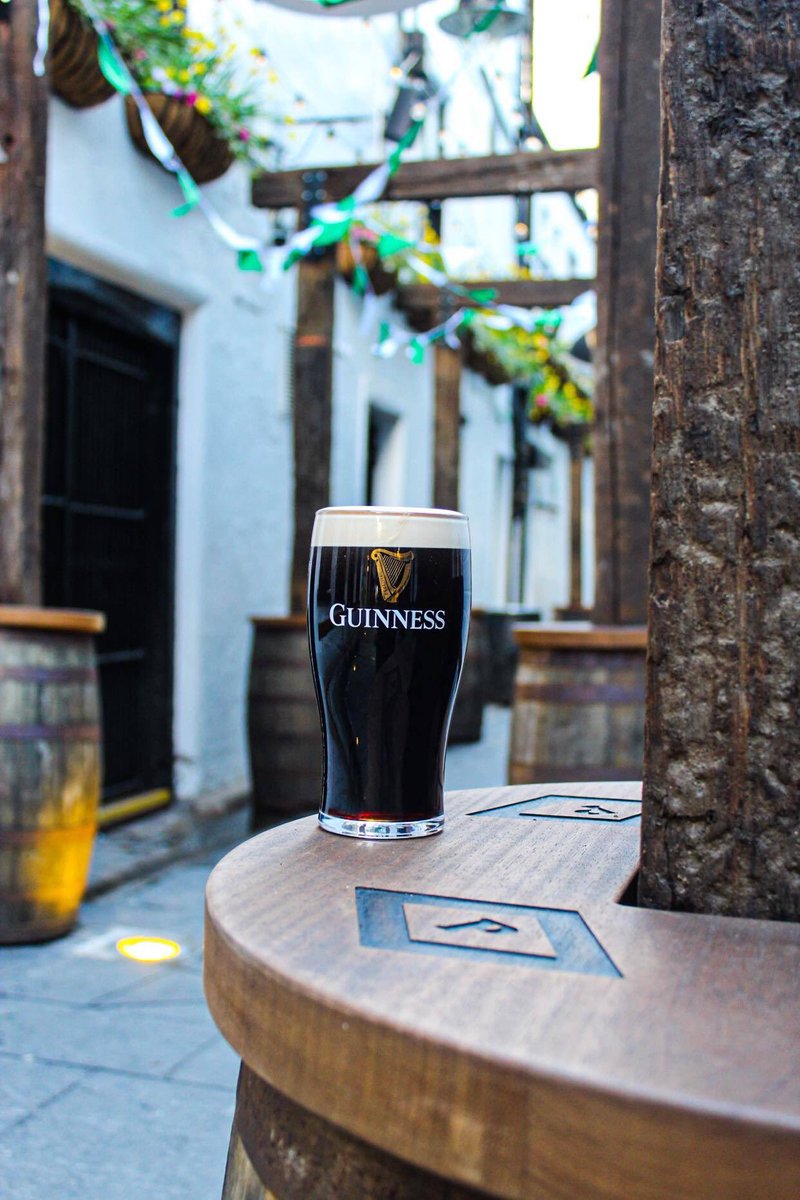 whitestavern's tweet photo. Wishing for sunny weather and pints outside for this St Patricks Weekend. ☘️🍻🌞 

Join us for Live Music all weekend, Irish Dancers, Food and Drink Specials.

Stew or Burger to go £6.50 | Add a pint £10 

#WhitesTavernBelfast #BelfastBars #StPatricksWeekend #WinecellarEntry https://t.co/1GgyxoPK3o
