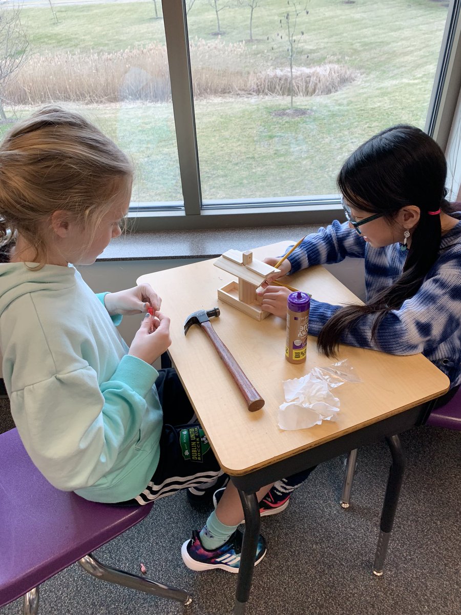 MrsGdovin's tweet photo. Building bird feeders for GRE #pbl #cogworkshop #choice https://t.co/H6Od2wq7mX