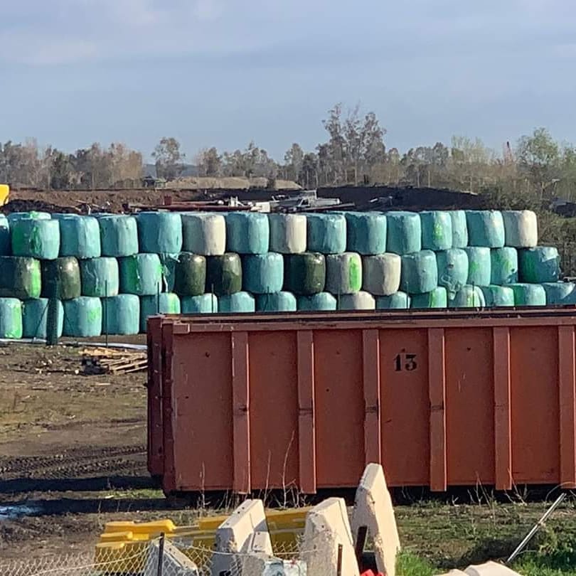 LuccianaPer's tweet photo. Pollution
Nuisance olfactive
Danger pour les avions

Le maire doit agir pour interdire ce genre de stockage.

#pollution #electionsmunicipales #dechets #lucciana #perlucciana https://t.co/5Pb1tx1c6j
