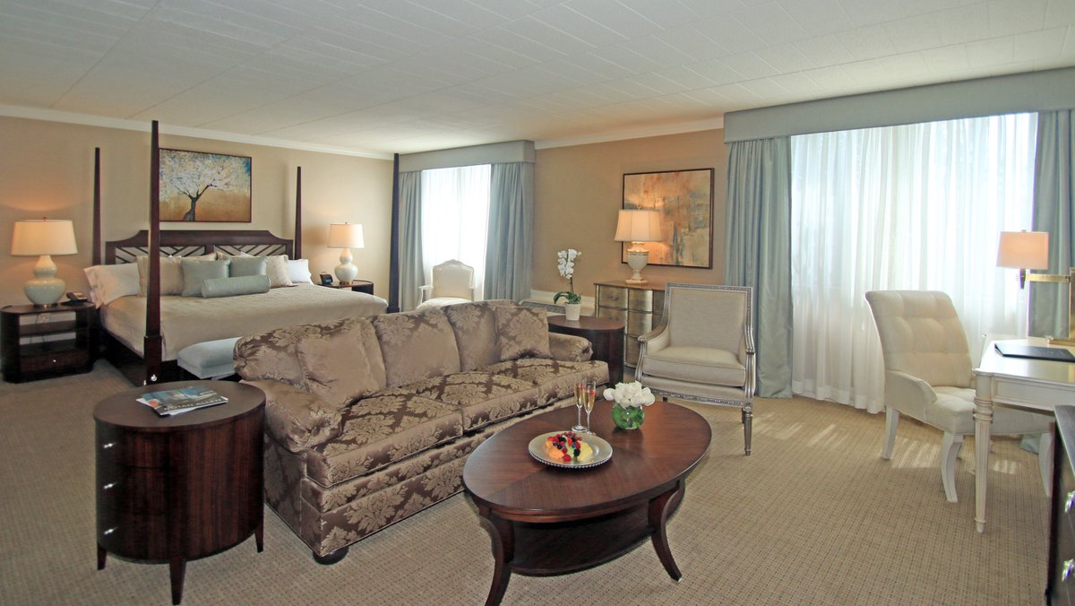 EAHotelDanbury's tweet photo. Take the time to immerse yourself in comfort while enjoying our fine amenities, delectable cuisine, complimentary high-speed internet, and warm, friendly service. 

https://t.co/dKzC3TL1YT
#accommodations #danburyct #ethanallenhotel https://t.co/jHjHApP7NK