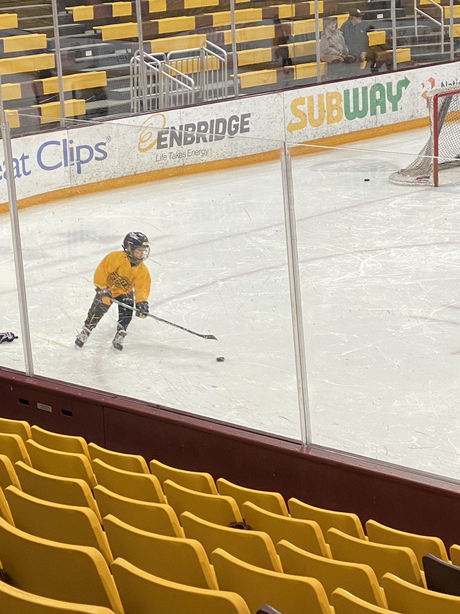 valure77's tweet photo. The Covid-19 may have shut down the rest of the hockey season, but not these boys! #northernelite #hockeytough https://t.co/PbMApcpsxO