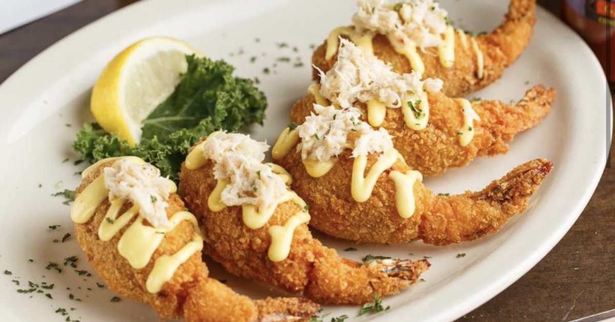 The Shrimp St. Charles has us in a hollandaze. 😍🙌 Five jumbo stuffed shrimp topped with our hollandaise sauce and jumbo lump crabmeat. #RalphandKacoos