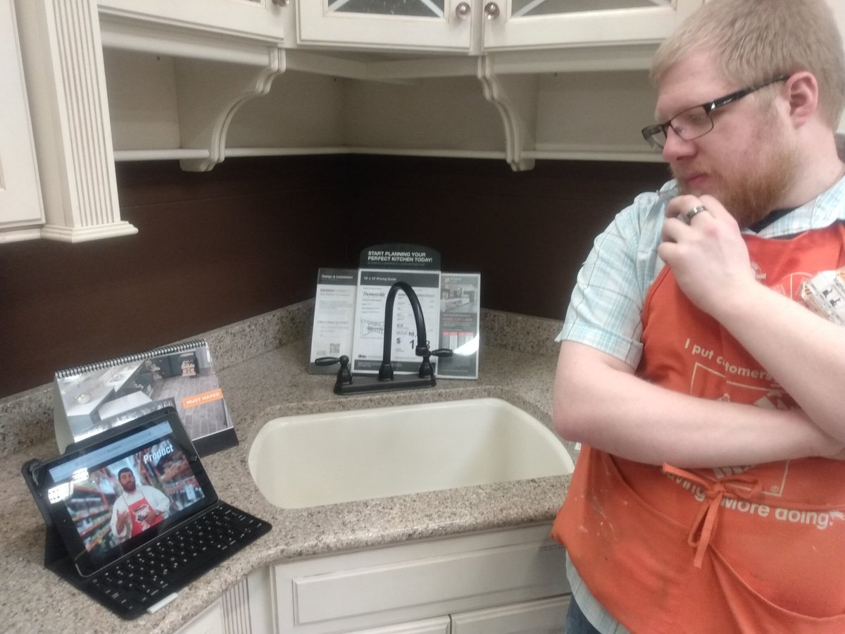 colter_jeff's tweet photo. Matt at Bonney Lake 8562 shows me his "go-to" products to satisfy his customers' needs. #installhappiness #romanoffreno @amygromanoff @AvisMcGhee3 @Romanoffreno @CorporateLarry @realdoctorshawn @CraigRROps @HomeDepot @Tacoma151 https://t.co/6qDQrJEaFm