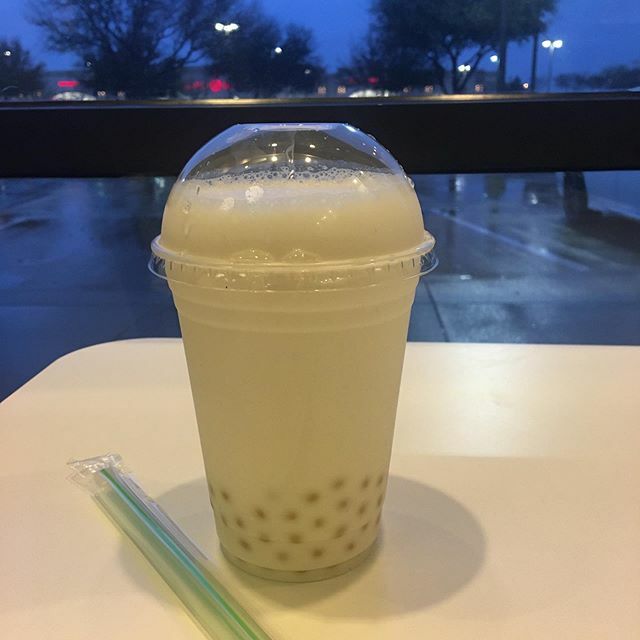 rocknicehouse's tweet photo. Come try our smoothies with fruit flavored popping boba. We are located at 1301 W Glade Rd. Euless, TX. (NEXT TO PANDA EXPRESS). OPEN FROM 3pm-9pm #euless #eulesstx #icecreamrolls #iloveicecream
#dallasicecream #lychee #smoothie #boba https://t.co/aJe9TtYkmd