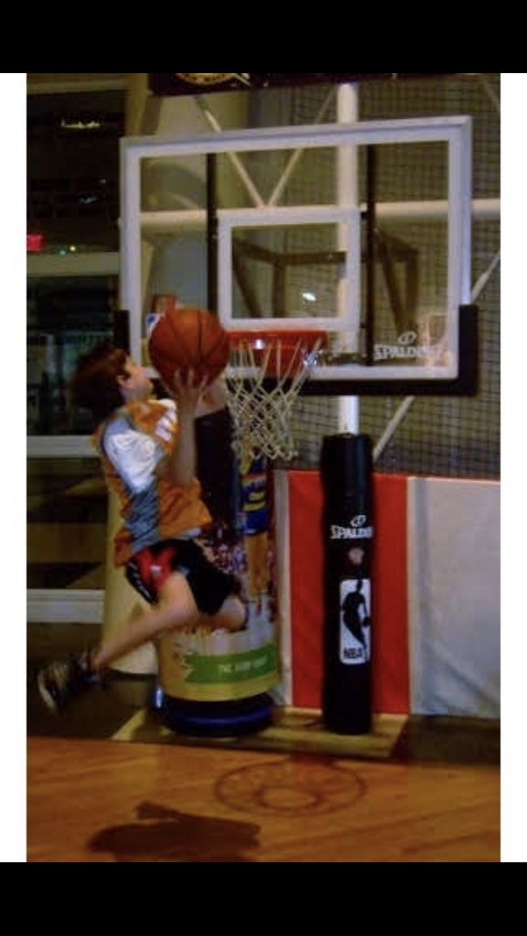 rivercat11838's tweet photo. Trying to comprehend tha my collegiate athletic career is over is awful. I’ve always loved sports and competing and I just can’t believe this shit right now. Thank you to everyone who helped me along the way like my family, or a b-ball coach who cut me that sparked my journey! https://t.co/vK3Nk9Kyim