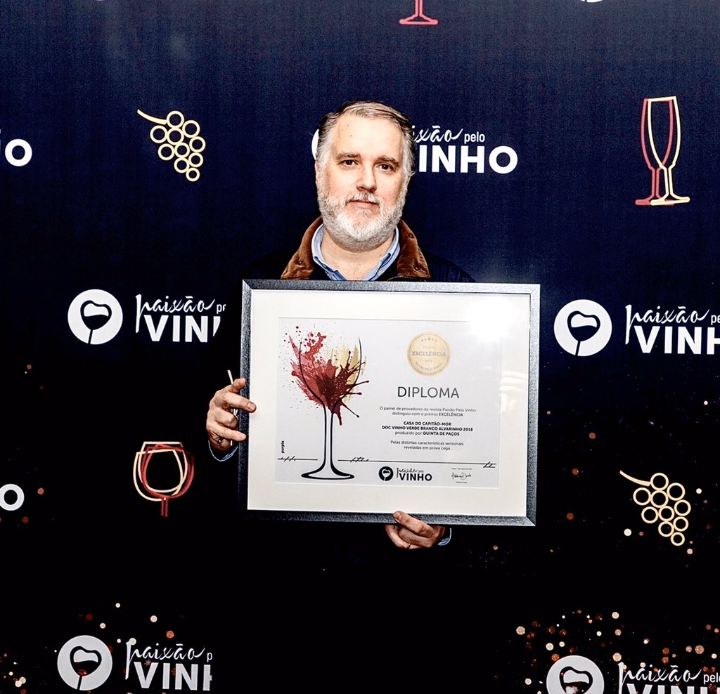 Quinta_de_Pacos's tweet image. Receiving an excelent award from the Magazine Paixão pelo Vinho (Wine Passion magazine) to our Alvarinho Casa do Capitão-mor #winemagazines #wineawards #alvarinho #wine #portugal
