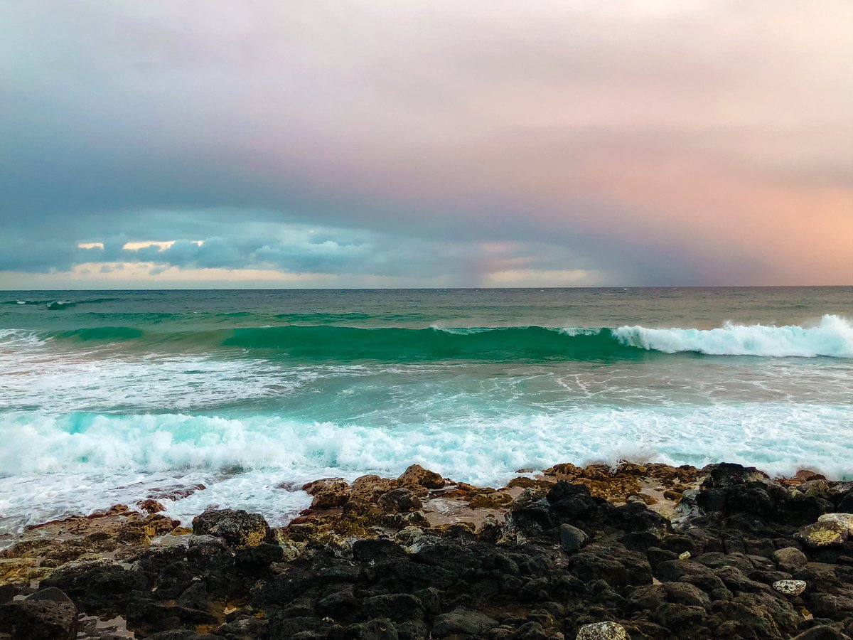 sarahjweimer's tweet photo. #ThrowbackThursday to Kauai! Missing this beautiful view🌺 https://t.co/acqR3ofFFb