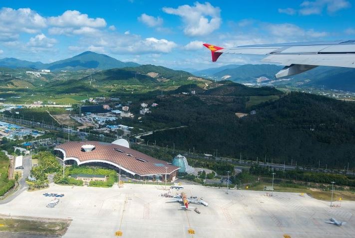 DiscoverSanya's tweet photo. Sanya Phoenix International Airport snatched four top honors in the 2019 Airport Service Quality Awards. The awards were derived from a 2019 annual survey of 600,000 passengers, carried out by Montreal-based ACI.
https://t.co/HLeUNaP7tR https://t.co/B2lw3qOaFY