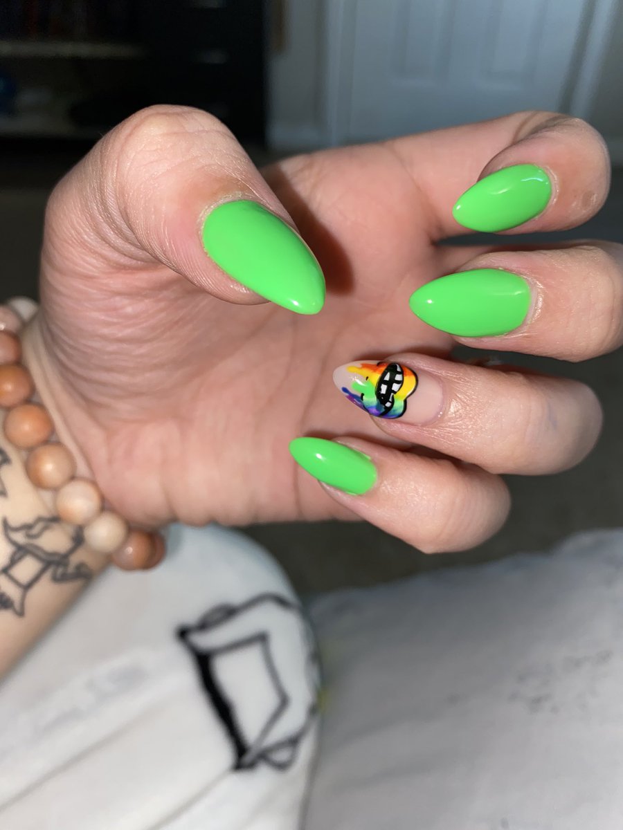 ezarraza's tweet photo. My cute ass st. Patty’s nails #StPatricksDay #2020nails https://t.co/w01TU0SKo8