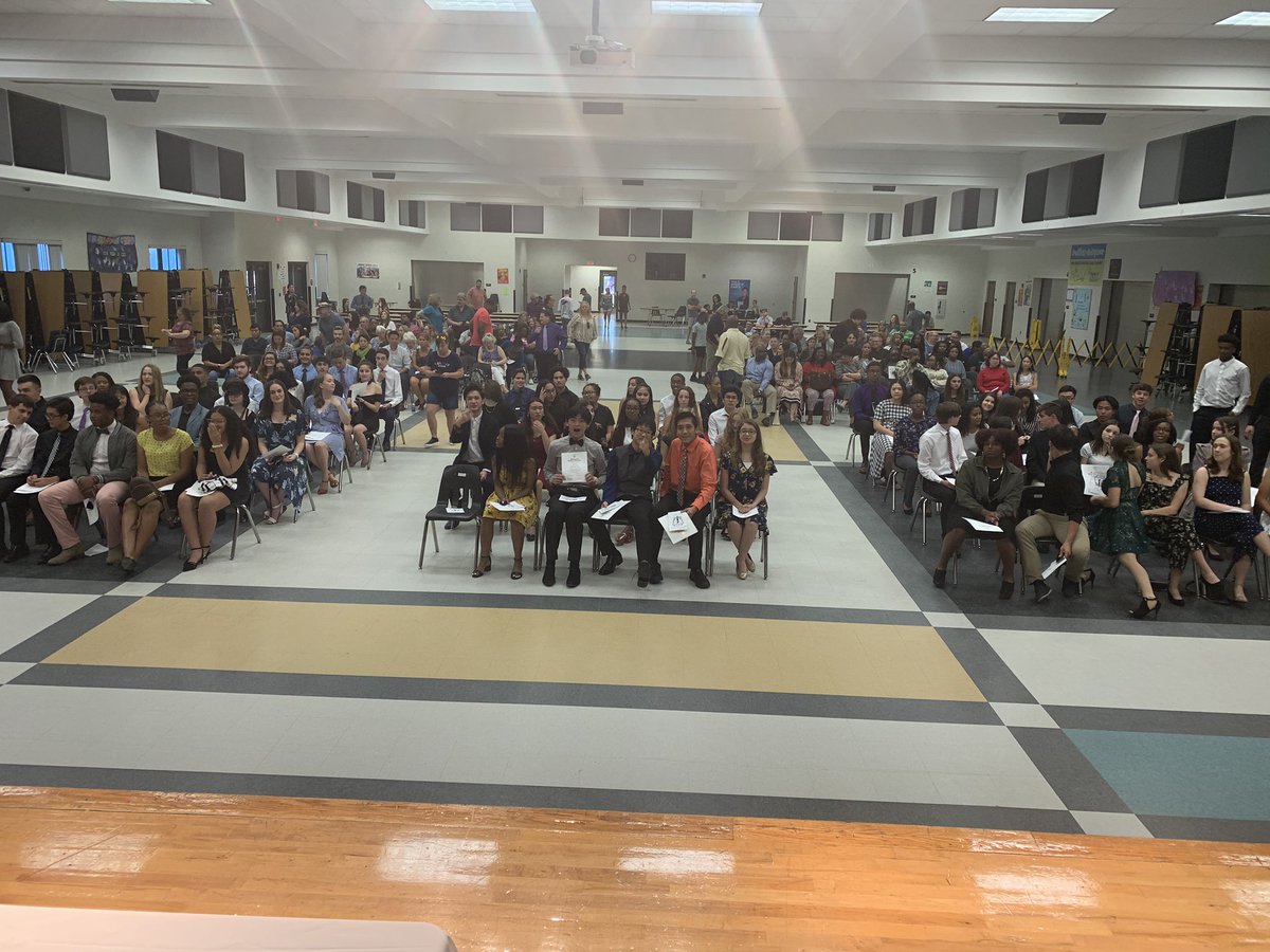 MrsStilianouCVA's tweet image. So proud of all our new NHS Inductees! Keep up the hard work! #OakleafBuilt