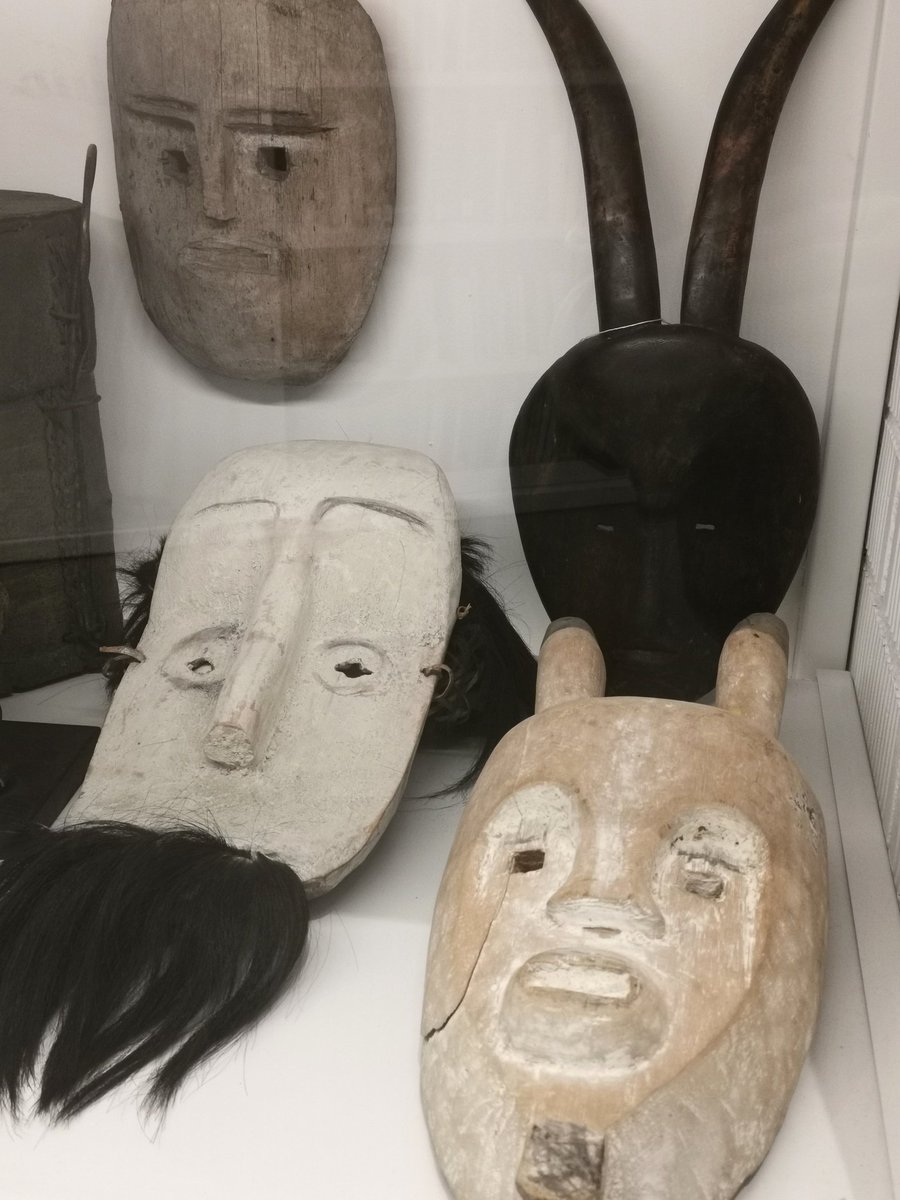 Hiroko Miyamoto Pa Twitter アフリカのお面 普通ぽく見えて個性的 お祭りや儀式に使用するものですが の奥は怖い雰囲気です バルセロナ民族博物館