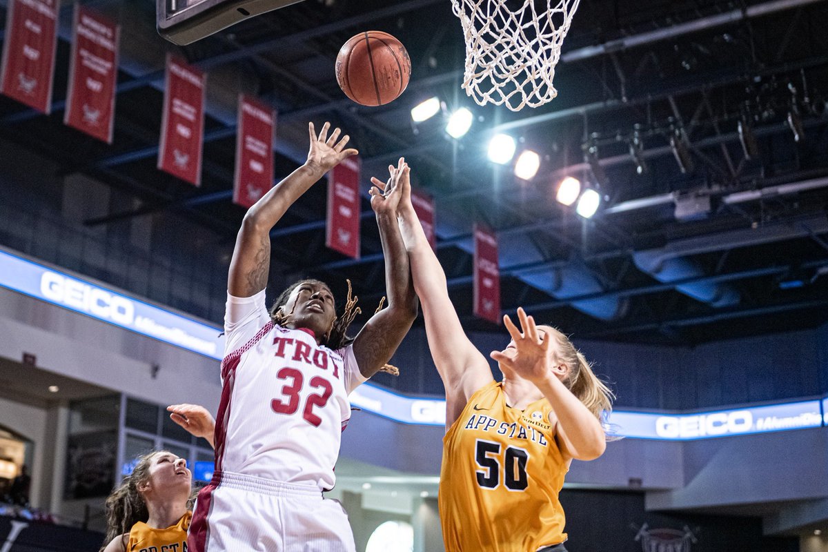Ktg__32's tweet photo. Wow....Iโve overcome so much this year alone. Lost people close to me, had to find myself, and eventually had to grow up as a person and a player. Thank you college basketball, in my heart forever. #32 Out โค๏ธ https://t.co/gx38Wjwg7t