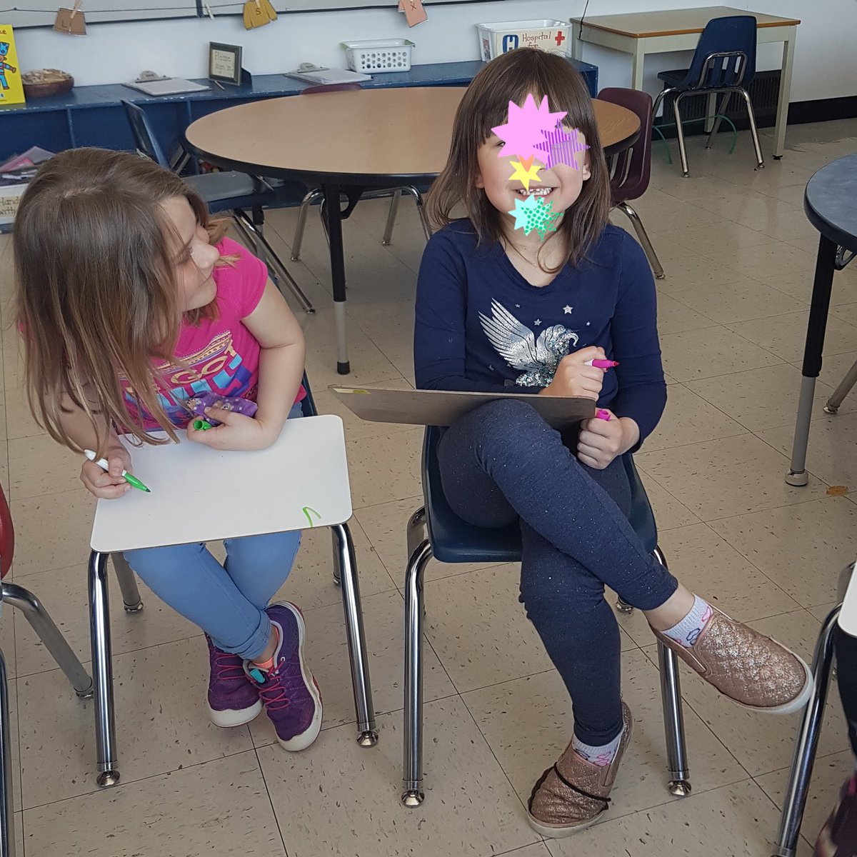 ReilkoffT's tweet photo. Grade 1 #objectsandmaterials challenge accepted.
Criteria: Is it elevated? Will it withstand the "shake test"? Will Baby Blue Bird be safe?
Oh and our K judges are seriously THEE cutest. #mpscpssd https://t.co/b0D7DcJ52Y