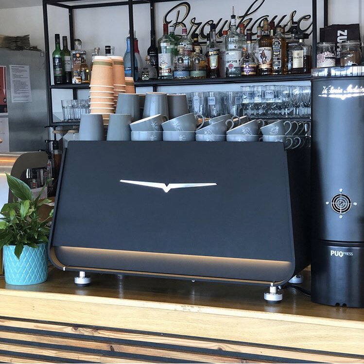 VAmachineryUK's tweet photo. Starting to appear in the wild, the Eagle One looks sleek at 📸 Brew House St Ives, teamed up with the Mythos One and @Puqpress_UK M2 it is a killer combination!
#victoriaarduino
#vamachinery
#eagleone
#mythosone https://t.co/7mipQMoQ3i